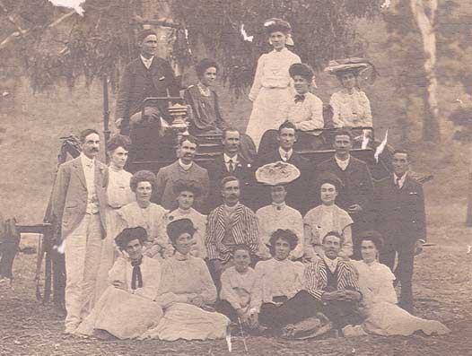 Opens movie in same window